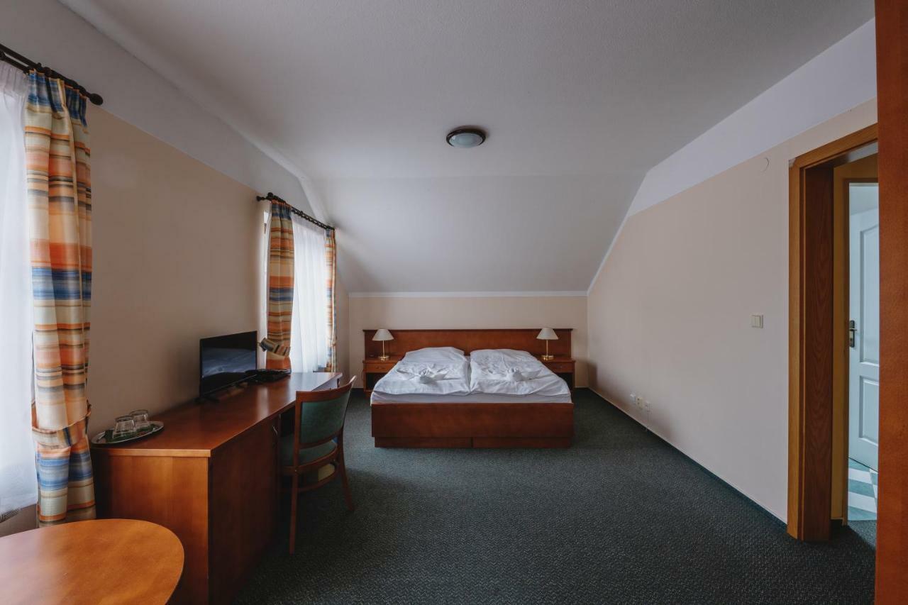 Hotel Taverna Javorník Extérieur photo