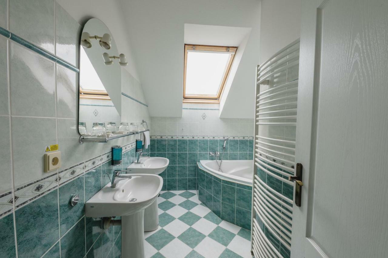 Hotel Taverna Javorník Extérieur photo