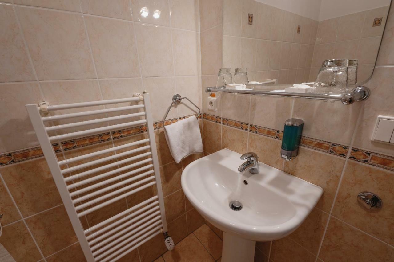 Hotel Taverna Javorník Extérieur photo
